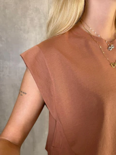 MUSCLE TEE NEW ALGODÃO PRIME MOCHA MOUSSE - Navy Store