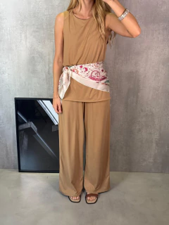 CALÇA WIDELEG EM MALHA FRIA CASTANHO na internet