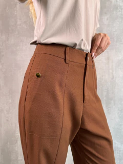 CALÇA ALFAIATARIA CENOURA LINHO BOTÕES NOGUEIRA