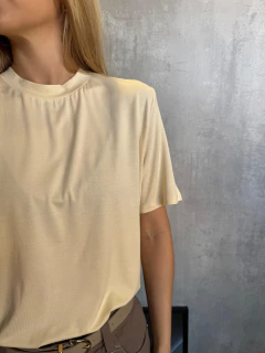 T-SHIRT ESSENTIAL GOLA CARECA TALCO - Navy Store