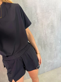 T-SHIRT AMPLA TECHNO PRETA na internet