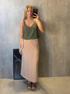 BLUSA ALCINHA CREPE DARK OLIVA na internet