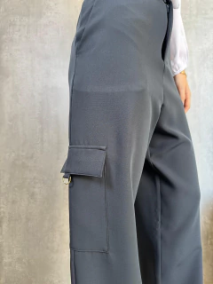 CALÇA ALFAIATARIA CARGO BOTÃO DOURADO CHUMBO - loja online