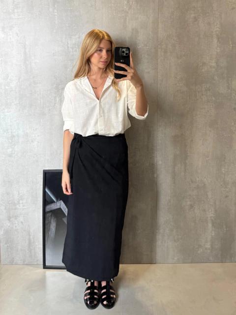 SAIA MIDI PAREÔ VISCOSE TURATTI PRETA - comprar online