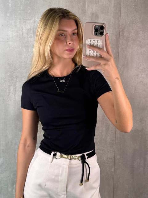 TSHIRT MANGA CURTA EM MALHA FRIA CANELADA PRETA - comprar online