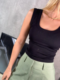 REGATA DECOTE QUADRADO CANELADA EM POLIAMIDA PRETA - comprar online