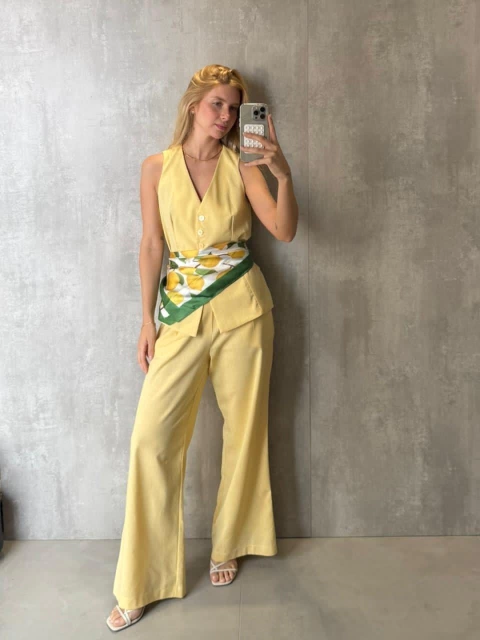 CALÇA ALFAIATARIA AMPLA COM LINHO AMARELO RÁFIA - comprar online