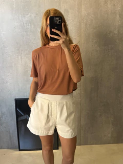 T-SHIRT ESSENTIAL GOLA CARECA MOCHA MOUSSE na internet