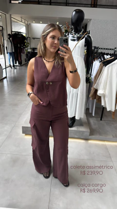 COLETE ALFAIATARIA ASSIMETRICO CAFÉ - comprar online