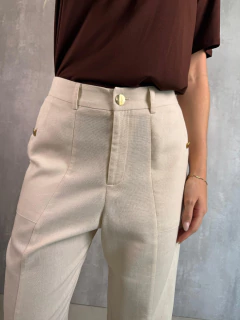 Imagem do CALÇA ALFAIATARIA CENOURA LINHO BOTÕES PERLATTO