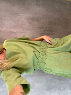 Imagem do SHORTS SOLTINHO PERFORMING VERDE MATCHA