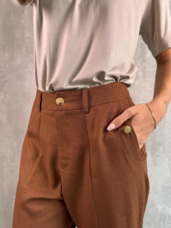 CALÇA ALFAIATARIA CENOURA LINHO BOTÕES NOGUEIRA na internet