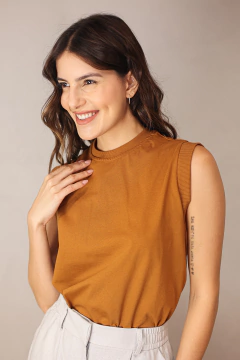 MUSCLE TEE ALGODÃO PRIME BEGE SALT CARAMEL