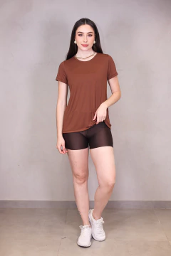 T-SHIRT TECHNO DRY ESSENTIAL CACAU na internet