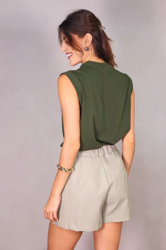 SHORTS SAIA CARGO EM PU NÉVOA OLIVA - comprar online