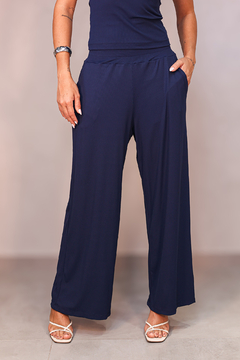 CALÇA LOUNGEWEAR WIDE EM MALHA FRIA CANELADA AZUL MARINHO na internet