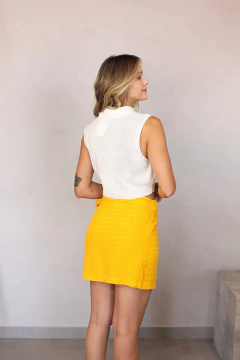 SAIA CURTA PAREÔ TEXTURA VISCOSE AMARELA - Navy Store