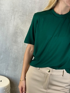 T-SHIRT ESSENTIAL GOLA CARECA VERDE FLORESTA - Navy Store
