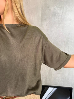 T-SHIRT EM TRICOT DARK OLIVA