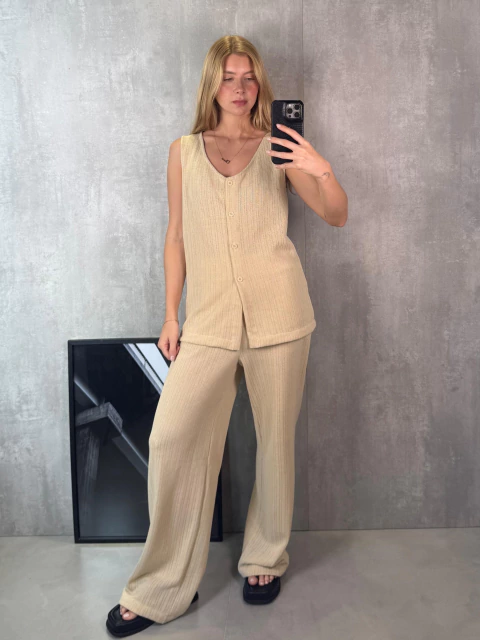 CALÇA RETA EM MALHA TRICOT FILATTI BEGE GUARARUBA - comprar online