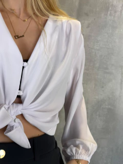 BLUSA CREPE MANGA LONGA BOTÕES BRANCA na internet