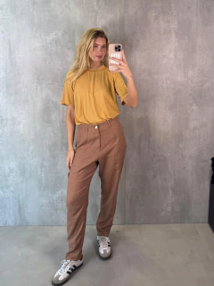 Imagem do T-SHIRT ESSENTIAL GOLA CARECA AMARELO SAHARA