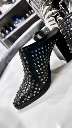 ZUECO TACHAS BLACK #474 - comprar online