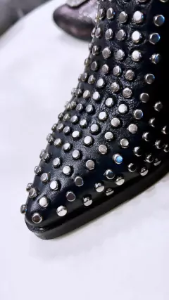 ZUECO TACHAS BLACK #474 en internet