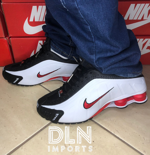 Tênis Nike Shox R4