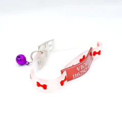 Chapita Pasador Gatos Rojo + Collar De Goma Huesito Rojo - comprar online