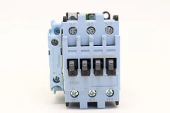 Contator industrial azul modelo 3TS34 da marca Altronic com capacidade de 32A e bobina 220VCA 60Hz