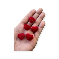 Aplique mini Coração de pelinho base de metal vermelho 5 unidades