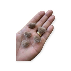 Aplique mini Coração de pelinho base de metal Marrom 5 unidades