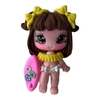 Aplique Biscuit Menina praia / LACINHO AMARELO COM PRANCHA DE SURFE ROSA 6X4CM