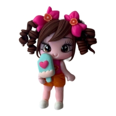 Aplique Biscuit Menina Vestido laranja e lacinho rosa neon com sorvetinho 6X4CM A COR DO SORVETinho PODE VARIAR DE acordo O COM DISPONIBILIDADE