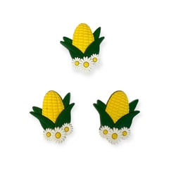 Aplique Emborrachado Milho com florzinha branca 3x4cm - comprar online