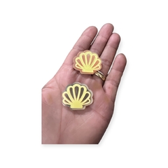Aplique Concha Amarelo de Acrílico 3x3 cm -