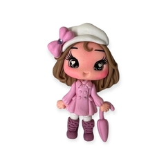 Aplique Biscuit Menina inverno Vestido rose com guarda chuva rosa 6X4CM