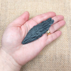 Cianita Negra - Vassoura de Bruxa na internet