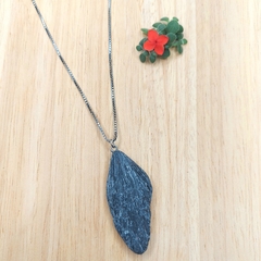 Colar Amuleto de Cianita Negra