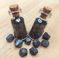 Garrafinha Amuleto de Magnetita - comprar online