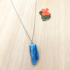Colar de Cianita Azul Bruta na internet