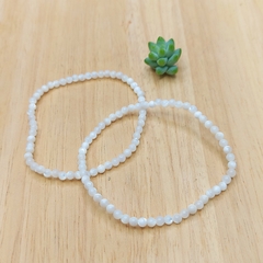 Pulseira de Esfera mini de Madrepérola - Despertar Ateliê