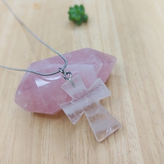 Colar de Cruz de Quartzo Rosa