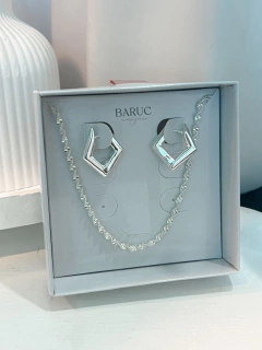 Conjunto Corrente Torcida e Brinco Triângulo Prata