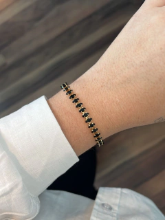 Pulseira Pedras Pretas Losango Dourado - comprar online