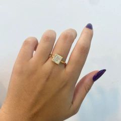 Anel Solitário com Mini Zircônias Dourado