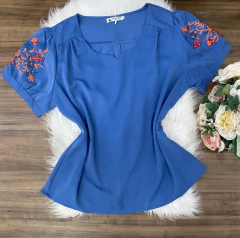 Blusa crepe seda azul bordada plus sise 0148 na internet
