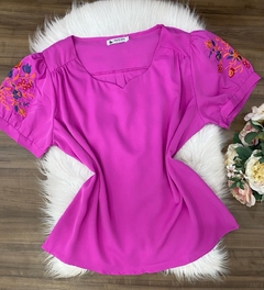 Blusa crepe seda fuscia bordada plus sise 0148 - comprar online