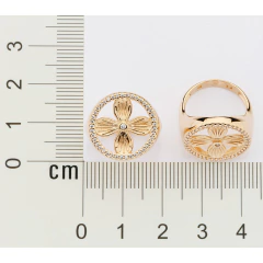 Anel Boho Com Flor Vazada Ao Centro Cravejada Por 41 Zirconias De 1,00 Mm E 1 Zirconia De 1,50 Mm.(Joia Licenciada Colec - comprar online